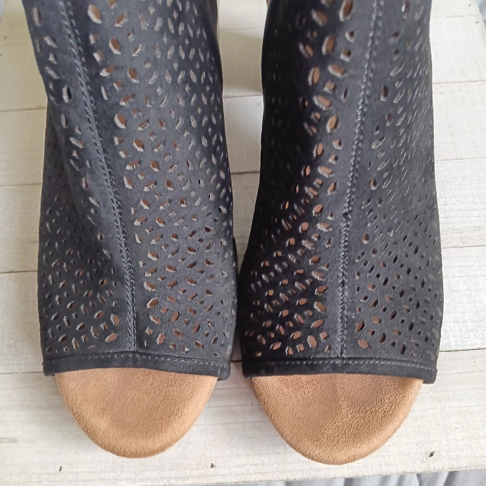 Giani Bernini Black And Tan Sz 9.5 Memory Foam Women's Peep-Toe Ankle Heels - Picture 8 of 11